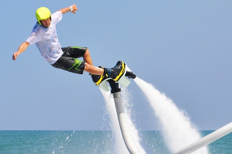 aventuras acuaticas flyboard para despedidas en barcelona