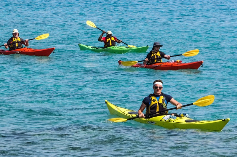 aventuras acuaticas kayak para despedidas en barcelona